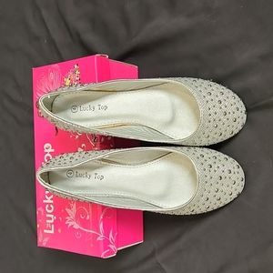 NWB size 4 silver rhinestone flats Lucky Top